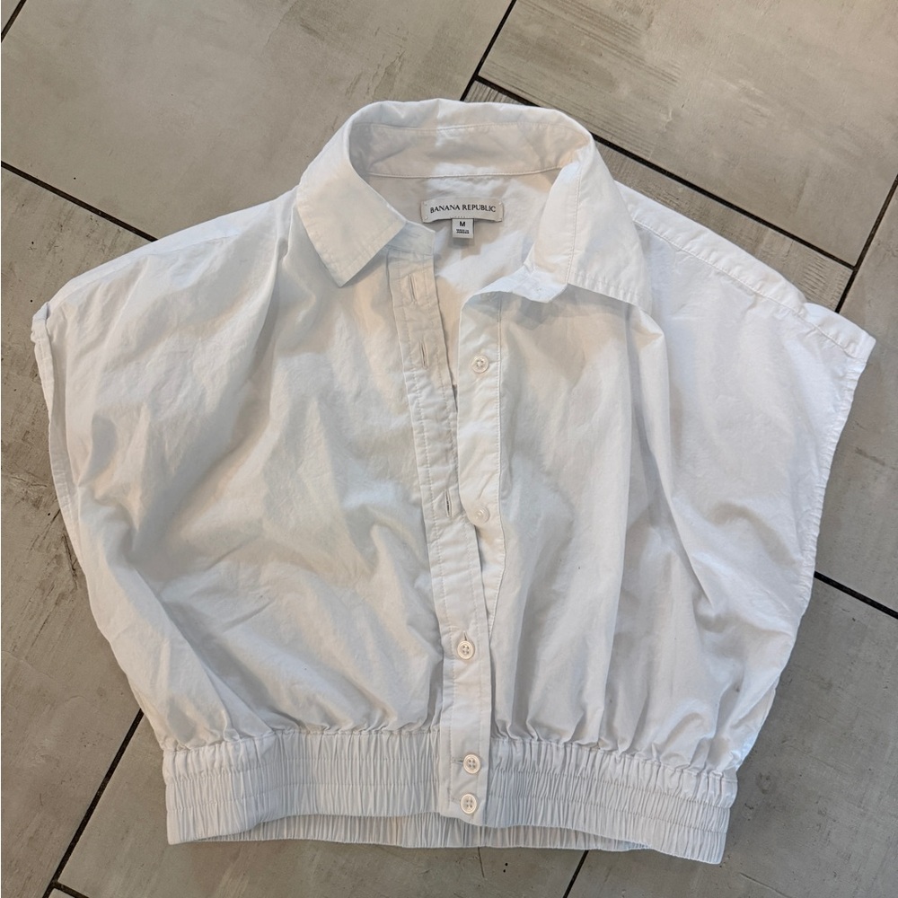 Banana Republic Womens size M cropped Button Down white Shirt